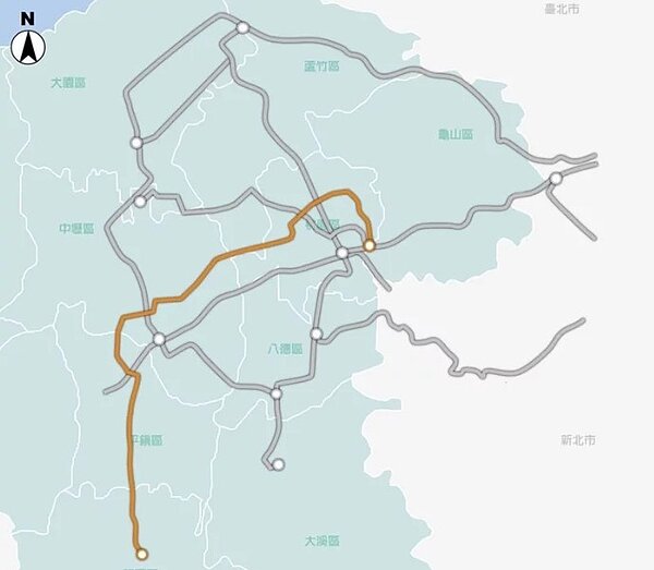 捷運橘線銜接台鐵平鎮永久車站共構地點及中豐路、龍潭臨時公車轉運站各大問題,藍綠民代「異見」多。圖/市府捷工局提供