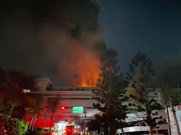 竹科大廠昨（25日）晚驚傳火警事故。圖／民眾提供