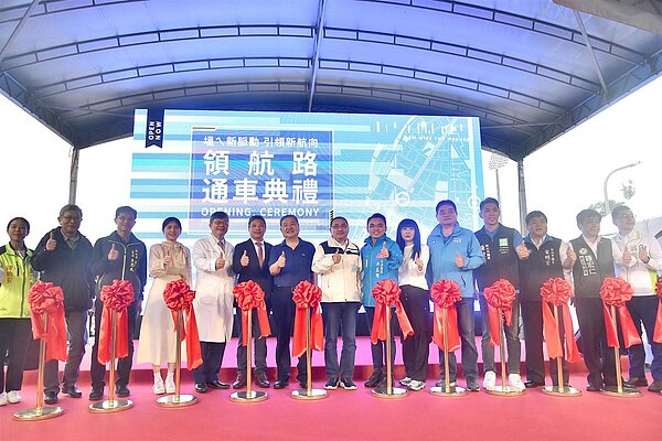 新泰塭仔圳重劃區首條「30米大道」通車。圖/新北市府提供