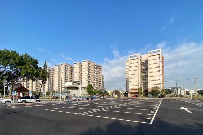 二空新城停二停車場可為市民提供了67席汽車停車位,停車場即日起試營運至113年4月30日免費開放停車。圖/台南市政府提供
