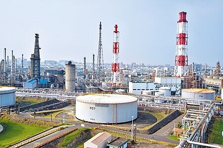 國有地種植森林碳匯,國產署計畫未來採自行與委外招標雙軌並行。圖為中油高雄煉油廠。(本報資料照片)