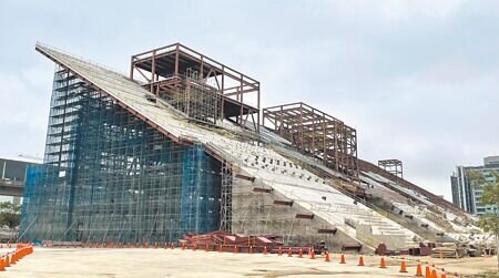 桃園市立美術館工程原編列經費37.5億餘元,中央補助13.7億元多,桃市府追加工程款至少需增加20.6億餘元盼中央補助,行政院副院長鄭文燦則建議由統籌分配款支應。(呂筱蟬攝)