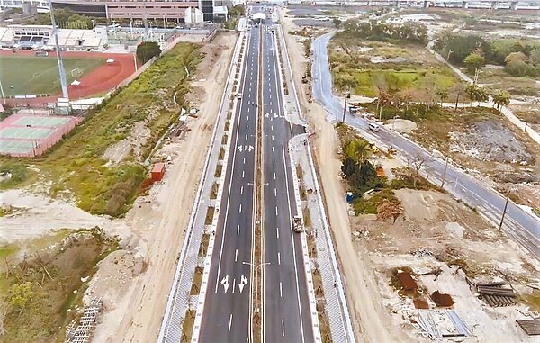 新北市新泰塭仔圳重劃區首條30米道路「領航路」,26日開放通車。(新北市地政局提供/呂健豪新北傳真)