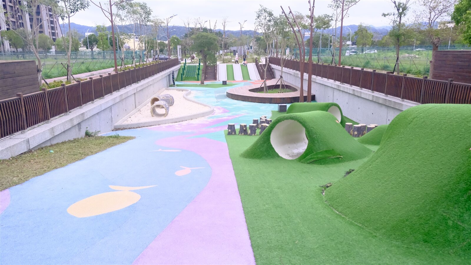 縣府獲得中央4000萬餘元補助款,預計將改善竹北市、竹東及關西鎮共15處公園。圖為竹東台泥公園。圖/新竹縣政府提供