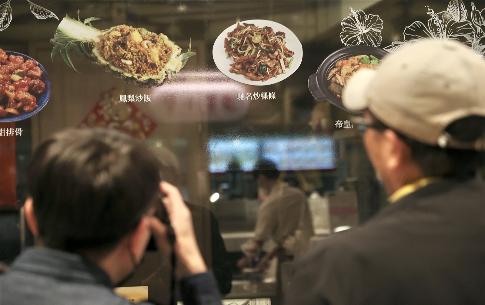 寶林茶室嚴重食物中毒事件,12人身體不適,其中2人死亡,4人仍在加護病房。記者林俊良/攝影