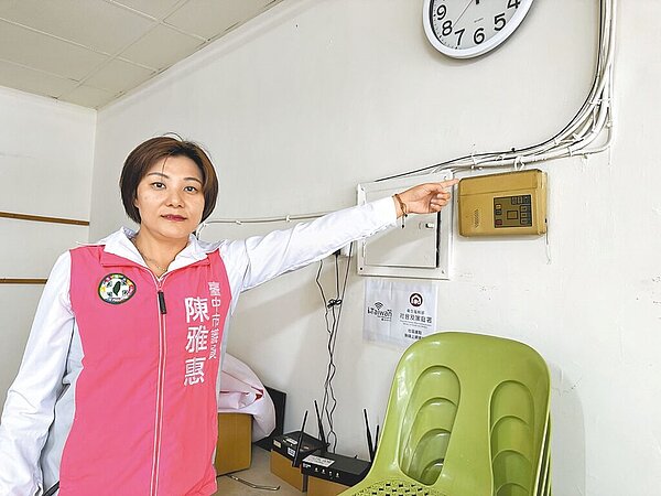台中市議員陳雅惠27日表示,台中市近3年電氣火警中約有8成為電線或電器走火導致,要求市府應針對30年以上老屋汰換電線設備。圖/陳雅惠提供