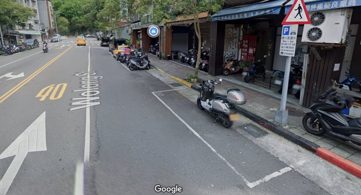 重機能否停放一般機車格是長久以來的爭議，也是重機族持續向政府爭取的權益，台北市政府研擬「機車與大型重型機車共用機車格位」試辦計畫。示意圖／擷取自Google Maps