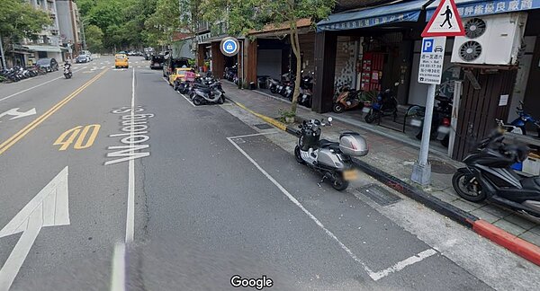 重機能否停放一般機車格是長久以來的爭議,也是重機族持續向政府爭取的權益,台北市政府研擬「機車與大型重型機車共用機車格位」試辦計畫。示意圖/擷取自Google Maps