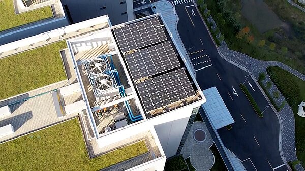 新北市推動「太陽光電發電系統補助計畫」每案最高50萬元，4月1日起受理申請。圖／新北市政府提供