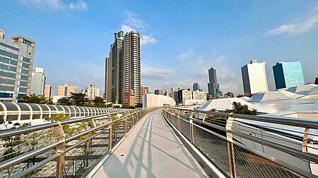 國城建設看好未來科技大廠帶來的產業紅利助攻房市,預期高雄、台南的房價「還在山腰」,布局新案已摩拳擦掌。圖∕本報資料照片