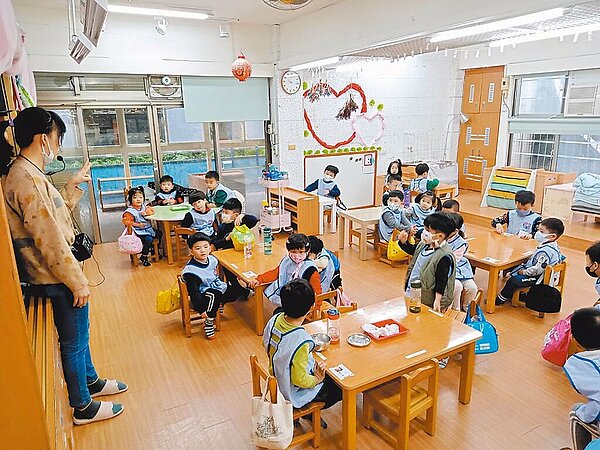 準公共幼兒園將於8月進入第3作業期程,國教署於29日公告,要求115學年度達成師生比1:12。但家長、幼教團體仍認為,教育部作法明顯偏向業者。(基隆市政府提供)
