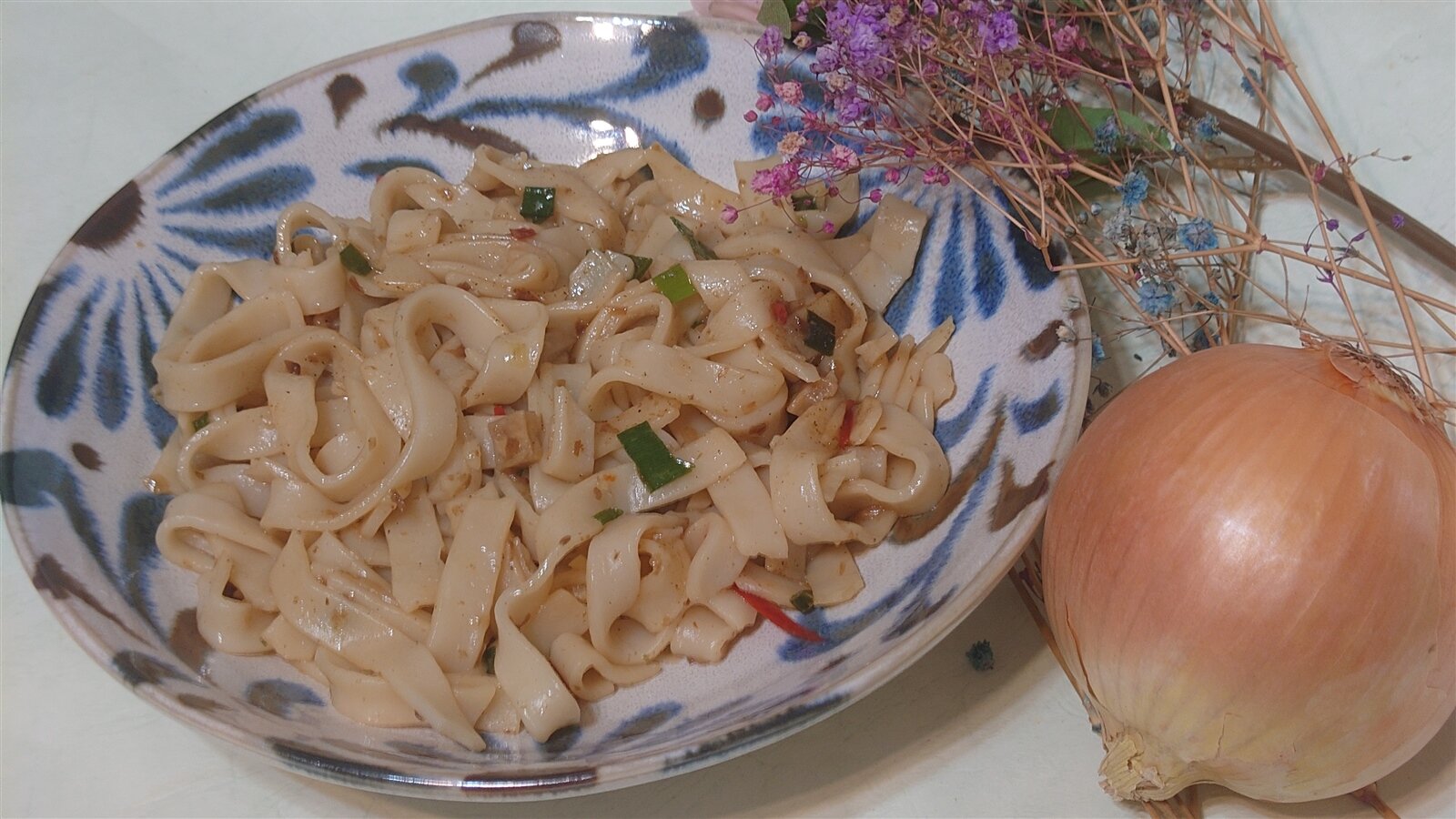 台灣疫調專家何美鄉指出,目前粿條被高度懷疑是米酵菌酸的肇因,但不可排除其他醬料、食材汙染。記者簡慧珍/攝影