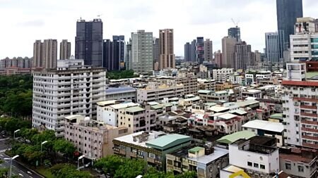 高雄的公共設施保留用地,因高市府將改變建商進行容積移轉的代金計價方式,在公設地愈來愈少,需求愈來愈多情況下,漲勢恐難止歇。圖∕本報資料照片