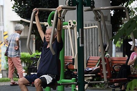 配息發放並不是愈頻繁愈好,應依自身現金流需求選擇。退休族可選擇月配,作為日常生活開銷之需。圖∕本報資料照片