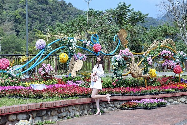「2024南庄花卉節」5組花卉主題裝置藝術分布於南庄遊客中心、南庄百年郵局與南江水岸公園等地。(圖/參山處提供)