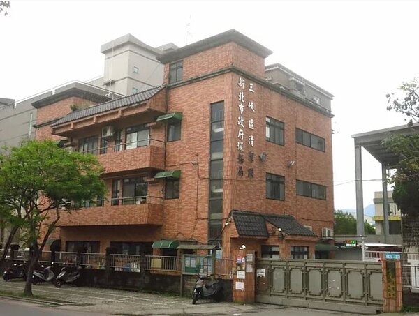 三峽北大特區人口持續進駐,資源回收量也暴增,清潔隊及資收站空間已經不敷使用。記者李成蔭/攝影