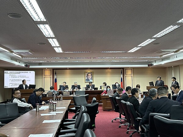 交通部列席立法院交通委員會「極端氣候災防預警暨汛期防汛準備辦理情形」專題報告,並備質詢。記者周彥妤/攝影