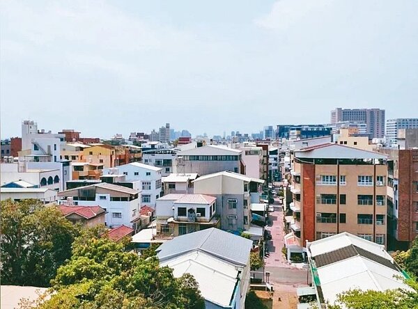 台南市老屋多,市府力推危險與老舊建物重建,享補助和稅捐減免,認為若條件符合,比起自行改建還要划算。記者鄭惠仁/攝影