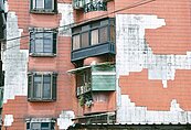 磁磚掉落　新北建管自治條例擬納管