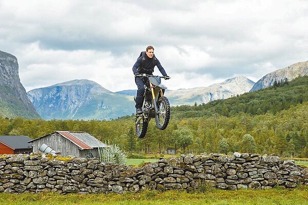 連續3周蟬聯台灣票房冠軍的《不可能的任務:致命清算第一章》,列入HBO GO為影迷們準備的4月追劇片單。圖/HBO GO提供