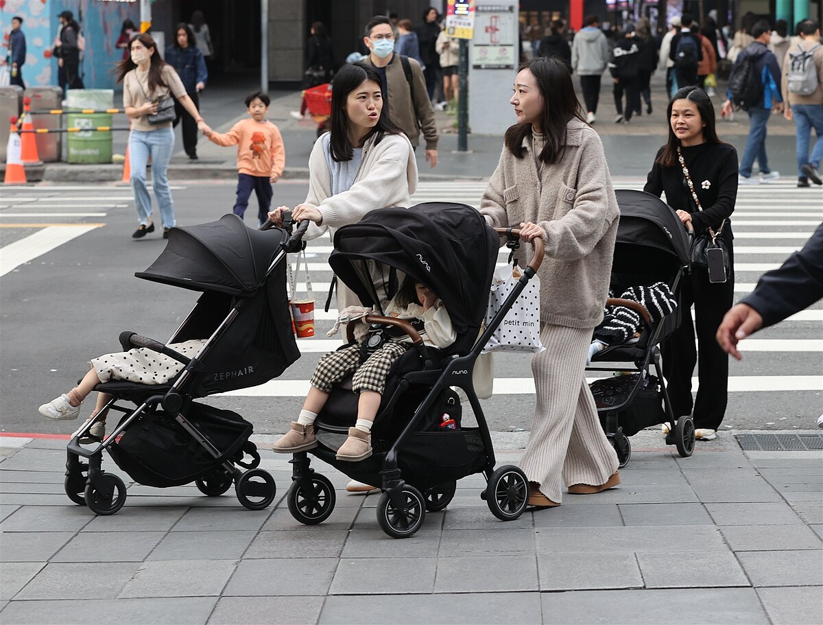 去年台灣新生兒人數13.5萬，續創史上新低！不想生小孩原因，76%擔心錢不夠。圖／聯合報系資料照