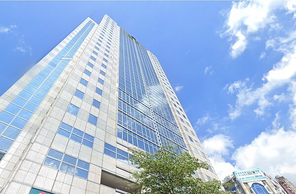 位於北市的飛碟電台大樓的其中一部電梯因受到強震劇烈搖晃影響,在運行時一度出現墜落。(圖擷取自Google Map)