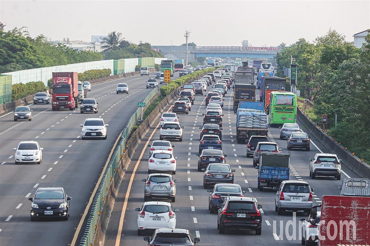 日本汽車聯盟分享，開車時若遇到地震，要謹記3步驟，千萬不要驚慌直接下車。示意圖，記者黃仲裕／攝影 