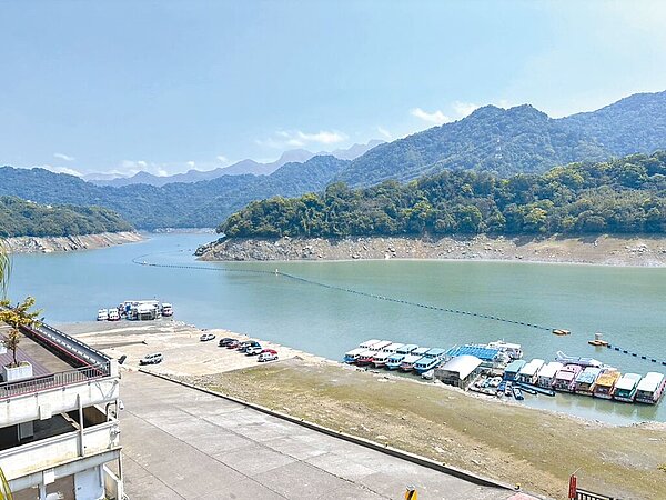 每年約有342萬噸泥沙進入石門水庫,年度清淤目標450萬噸,盼維持庫容量替水庫延壽。圖/北區水資源分署提供