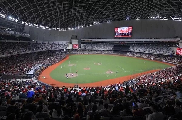 台北大巨蛋商場空調機房，昨天深夜起火。圖／聯合資料照