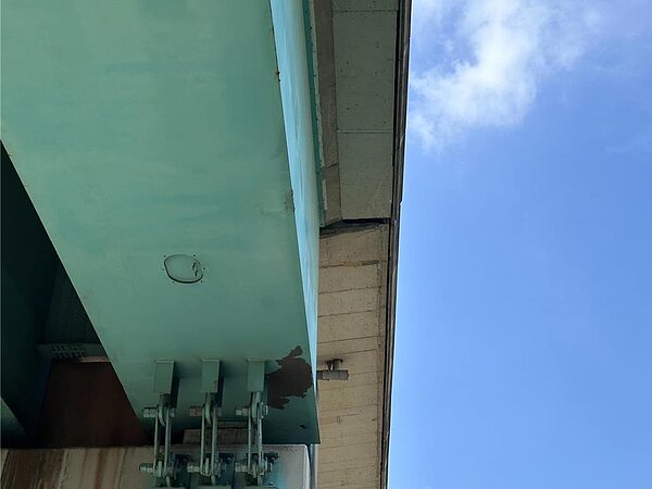 桃園市副市長蘇俊賓勘查機捷軌道。圖/摘自蘇俊賓臉書