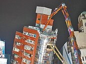 目擊大樓傾斜　美20高中生驚魂未定