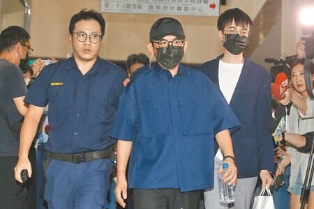 藝人黃子佼(中)被爆出是「台版N號房」偷拍論壇高級會員。(本報資料照片)