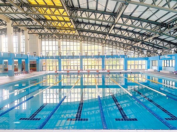 發生於新北市各運動中心的OHCA事件中,男女比例懸殊,泳池是偶發事件較多的場地。圖/新北市體育局提供