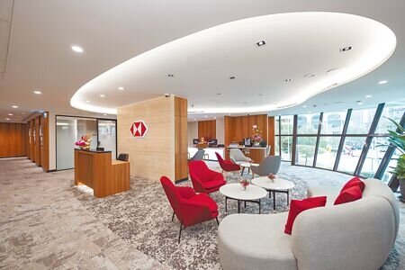 台灣整體個人財富總額持續成長,2023年來到194兆元,2027年進一步推升至243兆元。圖為外銀私人銀行財管中心的休息區。(本報資料照片)