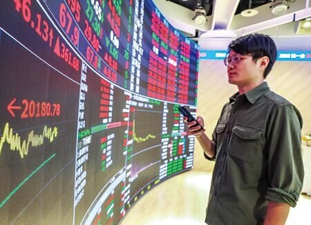 台股進入除息季節,上市櫃公司全年現金股利總額拚2兆元。圖∕本報資料照片