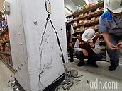 中壢新危樓48住戶全撤　張善政勘查X型龜裂處、見2現象直呼「奇怪」