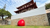 「紅球計畫」十天吸引十多萬人次追球　帶認識臺南歷史街區