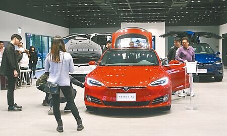 
金管會昨日核定《電動車專屬保險參考條款》及其附加條款，自2024年7月1日實施。圖為電動車品牌展示中心。（本報資料照片）
