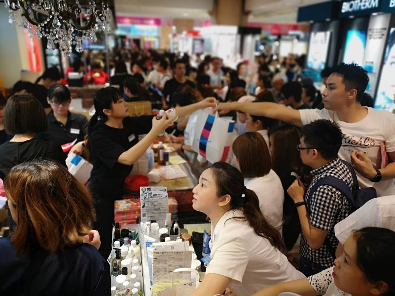 清明連假加上地震、節能家電補助催化買氣,百貨業4月業績開門紅。示意圖。 圖/聯合報系資料照片