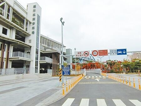 
彰化市後火車站的扇庫停車場開放80個車格供民眾月租，登記截止日期至7日，原本預料會非常搶手，卻僅有59人提出申請，市公所民政課8日表示，登記期限再順延至14日。（葉靜美攝）
