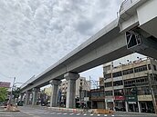 捷運岡山車站今年通車　「隔音牆超少」住戶被吵到崩潰