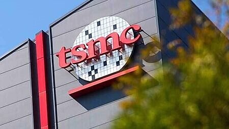 台積電股價9日大漲4.6%,輕鬆越過800元整數大關,終場收819元,國際機構法人單日大舉加碼1.9萬張。圖∕本報資料照片