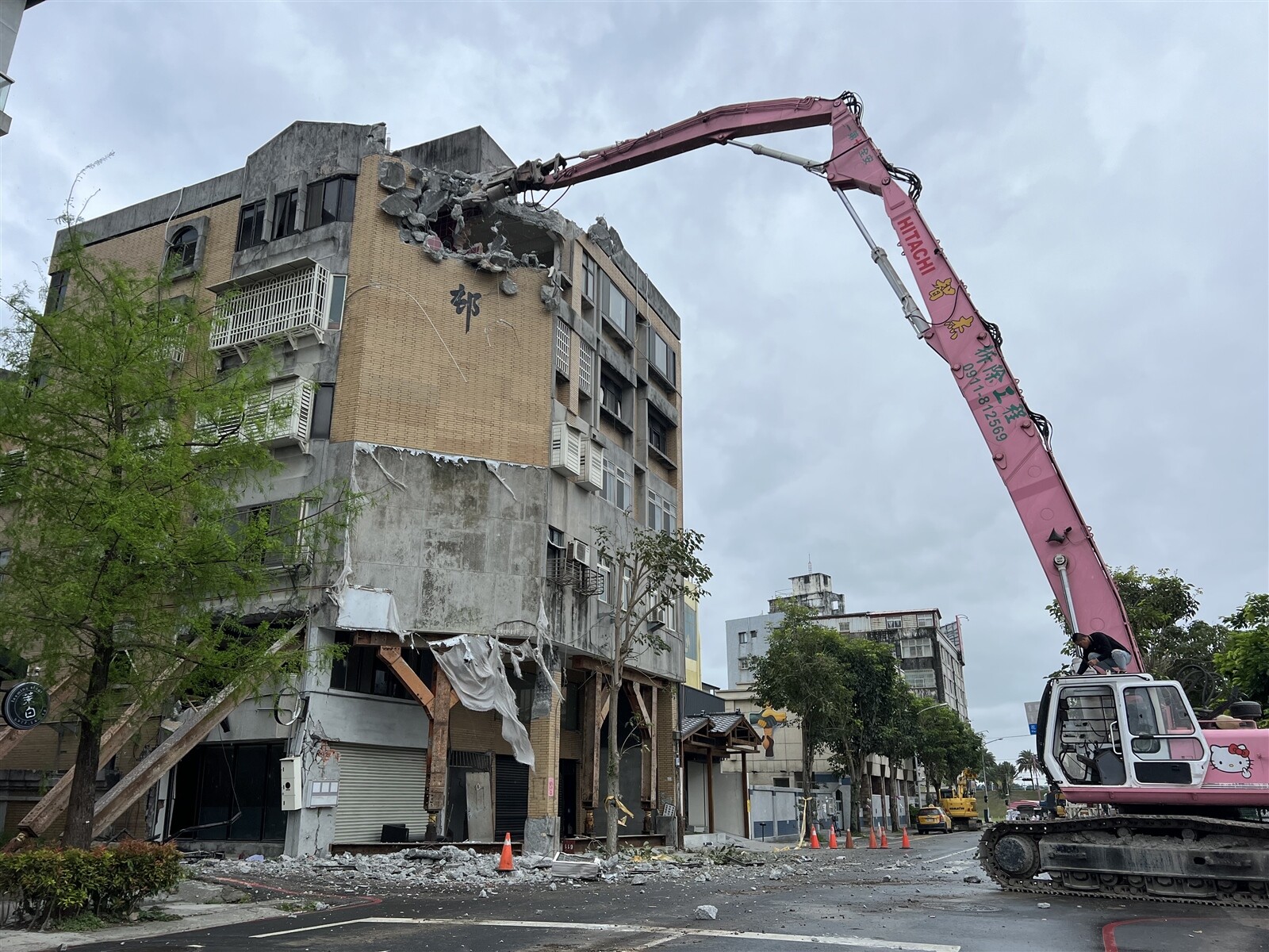 金管會引述住宅地震保險基金截至4月8日的初步統計指出，有472戶保戶受損，達全損理賠有15戶，其中有12戶是天王星大數的受災戶，其餘受損的保戶，還正待產險公司進行勘驗評估。 圖／聯合報系資料照片