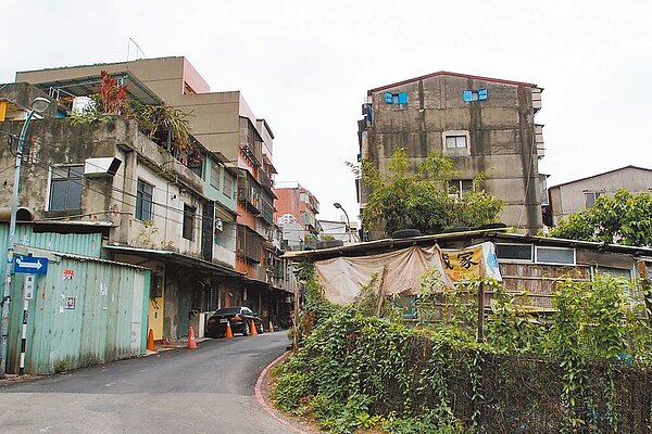 新北市板橋新興段都更案,9日起開始辦理公開展覽30日,此案基地包含將近57%國產署公有地。圖/新北市城鄉局提供