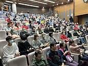 南機場公寓梁柱、牆面裂開　民眾不敢住　市府這麼說