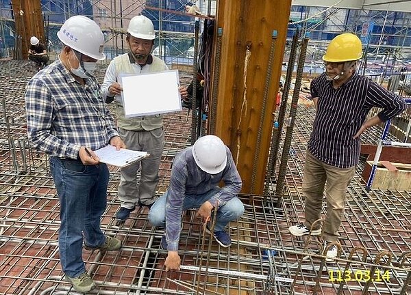 公會檢查樓版勘驗。圖/北市府提供