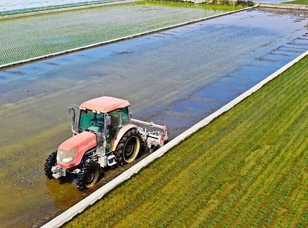 彰化縣內農地重劃後土地有臨路、灌排水便利、產權明確等優勢,利於農耕使用,縣府今年首次的農地重劃區抵費地標售分佈於10個鄉鎮行政區。圖/彰化縣府提供