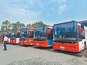 高市客運自願減碳　26輛公車電動化