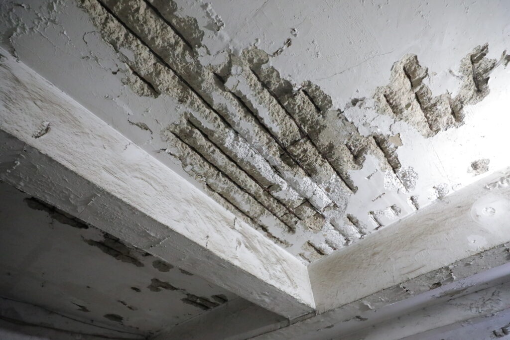 聯宏社區地下室鋼筋裸露嚴重，圖片基隆市政府提供
