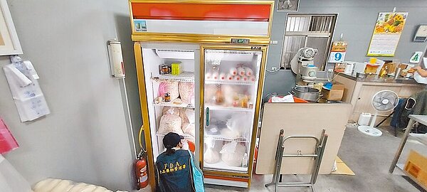 食藥署聯合地方衛生局稽查中式炊蒸食品製造業及販賣業。(食藥署提供/王家瑜台北傳真)